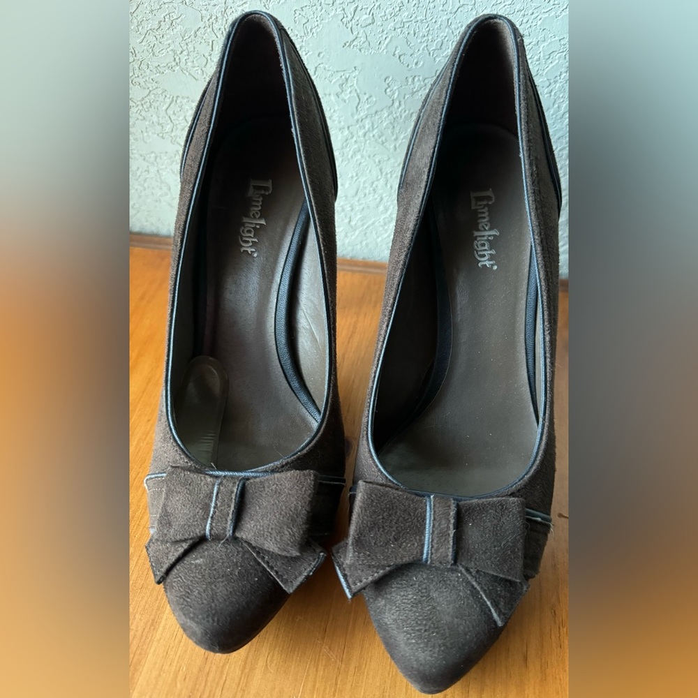 Ladies Suede Pumps